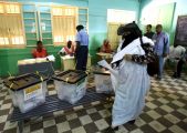 الناخبون السودانيون يدلون بأصواتهم في اليوم الثاني للانتخابات الرئاسية والتشريعية