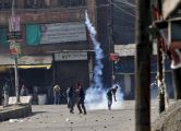 مقتل شخص في اشتباكات بين الشرطة ومتظاهرين في كشمير الهندية