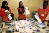 مفوضية الانتخابات السودانية : 38% من الناخبين أدلوا بأصواتهم في الانتخابات العامة