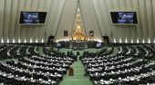 البرلمان الإيراني يستدعي مسئولين كبار لاستجوابهم بشأن دخول صحفية إسرائيلية للبلاد
