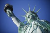 إخلاء تمثال الحرية وجزيرة ليبرتي بمدينة نيويورك إثر مخاوف أمنية
