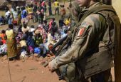 فرنسا تتوعد بفرض عقوبات على جنودها إذا تأكد اقترافهم تجاوزات جنسية بحق أطفال أفريقيا الوسطى