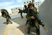 قوات إسرائيلية تدمر مئات الدونمات المزروعة خلال تدريبات عسكرية شرق نابلس