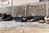 شاهد الصور ..أضرار بواجهة مبنى بحريق مخلفات بمنطقة سند