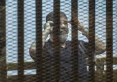 مرسي ومعارضون علمانيون في قفص واحد بتهمة إهانة القضاء في مصر