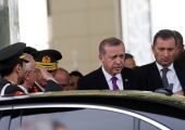 اردوغان يقبل استقالة حكومة داود اوغلو ويكلفه تصريف الاعمال