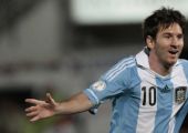 إتحاد الكرة الأرجنتيني يكرم ليونيل ميسي بعد وصوله إلى مباراته الدولية
