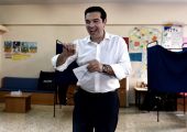 رئيس وزراء اليونان: نتيجة الاسفتاء لا تعني 