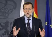 رئيس الوزراء الاسباني يحذر الناخبين من مواجهة مصير اليونان
