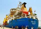 برنامج الأغذية العالمي: وصول أول سفينة تحمل مساعدات غذائية إلى ميناء عدن و 13 مليون يمني يعانون من انعدام الأمن الغذائي