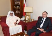 حسام بن عيسى يؤكد أهمية تعزيز العلاقات البحرينية الفرنسية