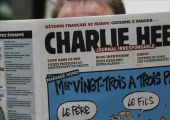 كاتب بمجلة شارلي إيبدو الساخرة الفرنسية يعلن تخليه عن الكتابة للصحيفة