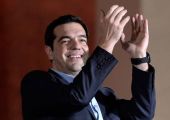 حكومة اليونان تجتاز اقتراعا على الثقة قبل أول مراجعة لخطة الإنقاذ