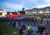 أنصار ومتظاهرون يستقبلون الرئيس الصيني في بريطانيا