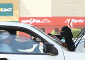 السعودية: غسيل السيارات ... حضور للمرأة بلا قرار في التأنيث