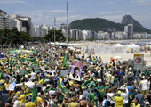 البرازيليون يتظاهرون دعما لإجراءات إقالة روسيف