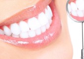 4 وصفات طبيعية تمنحك أسناناً بيضاء كـ 