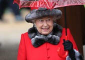 بالصور: معطف الملكة إليزابيث يثير غضب المدافعين عن حقوق الحيوان