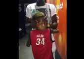 بالفيديو: لن تصدق كيف يتحكم هذا الطفل برقبته