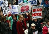 بريطانيا: طالبات التمريض يتظاهرن ضد إلغاء المنح الدراسية