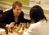 بريطاني يهزم 20 امرأة في مباريات للشطرنج في وقت واحد