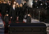 بالصور... سيلين ديون تودع زوجها في جنازة حضرها الآلاف 