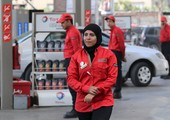 بالصور... نساء يقتحمن العمل في محطات البنزين بعد أن كان حكراً على الرجال في مصر