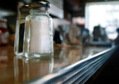 محكمة أميركية تعلق حكما بوضع تحذير من الملح في قوائم الطعام