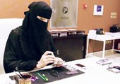 السعودية.. «غموض» يلف توظيف النساء في «محال الاتصالات»