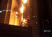حريق ضخم في برج سكني بمدينة عجمان الإماراتية