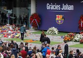 رؤساء برشلونة السابقون يحضرون كلاسيكو الدوري الأسباني لتكريم كرويف