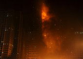 شاهد الصور... حريق في برج سكني في الإمارات