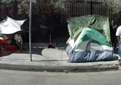 لوس أنجلوس تجبر آلاف المشردين في شوارعها على تقليص متعلقاتهم