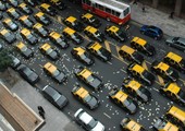 سيارات الأجرة تعطل شوارع بوينس آيرس احتجاجاً على خدمة 