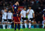 الدوري الإسباني لكرة القدم يشتعل بخسارة برشلونة أمام فالنسيا