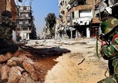 مقاتلو المعارضة السورية يهاجمون في الغرب وضربات جوية مكثفة للحكومة