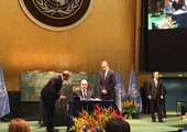 الشيخ عبدالله بن حمد يوقع على اتفاق باريس حول المناخ في الأمم المتحدة