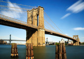 رجل يقفز من جسر بروكلين وينجو من الموت 