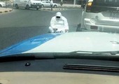 الكويت... مواطن أغرقته الديون يطلب من الشرطة الإفراج عنه.. ويسقط مغشياً عليه