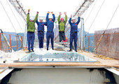 تدشين أطول وأعلى جسر ذا أرضية زجاجية في الصين في يوليو