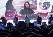 السعوديون يشعلون جدلاً «تويترياً» جديداً حول حضور المرأة في «الرؤية 2030»