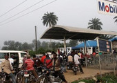 دعوات لإضراب في نيجيريا لدفع الحكومة للتخلي عن إلغاء دعم الوقود