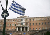 البرلمان اليوناني يقر اجراءات التقشف التي يطالب بها الدائنون