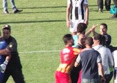 لاعب كرة قدم تونسي يعتدي على صحافي