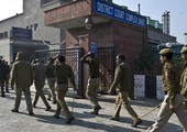 الشرطة الهندية تطرد اتباع طائفة من ارض يحتلونها وسقوط 24 قتيلا