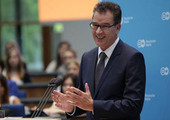 وزير التنمية الألماني يدعم مقترح المفوضية الأوروبية بشأن إتباع سياسة جديدة للهجرة