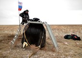 كبسولة تحمل روادا من محطة الفضاء تهبط في قازاخستان