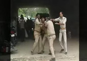 الهند... عراك بين رجال الشرطة على تقاسم الرشوة!!