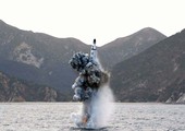 كوريا الشمالية تطلق صاروخاً باليستياً من غواصة