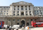 بنك انكلترا يخفض الفائدة الى مستويات قياسية ويكشف عن مجموعة حوافز